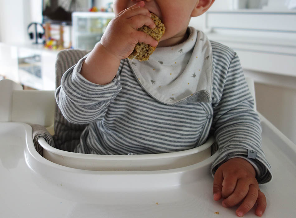 Gesunde Muffins für Kleinkinder - ohne Zucker, mit Gemüse, baby let weaning, fingerfood baby, breifrei, vegane zucchini muffins, ekulele, ekulelefood (2)