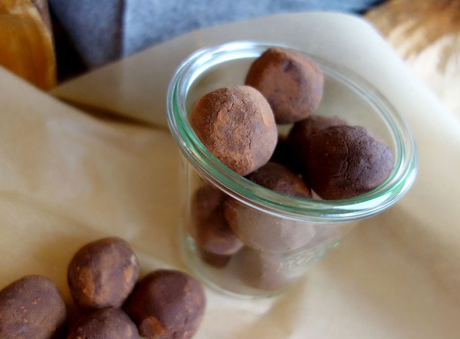 Vegane Pralinen aus schwarzen Bohnen - Energy Balls - Ekulele ...