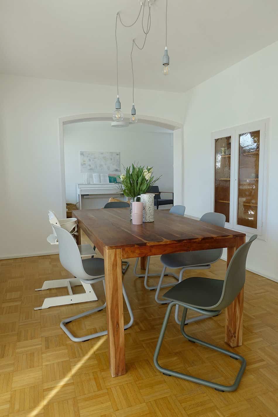 Alter Holztisch und neue Stühle - Unser Essbereich mit Stühlen von MYCS - Ekulele