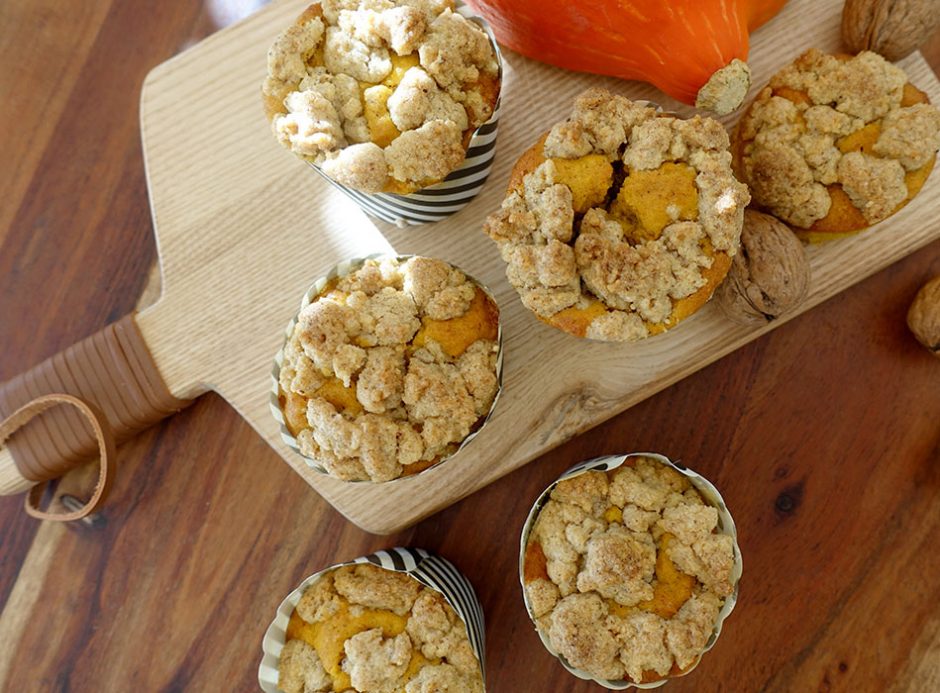 Vegane Kürbis-Muffins mit Nussstreusel - Backen im Herbst